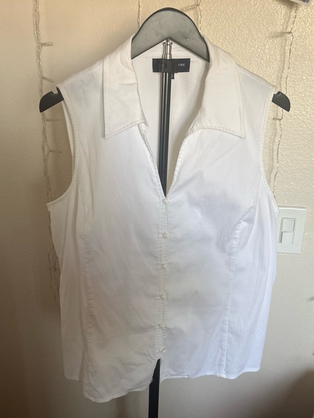 Jones New York White Sleeveless Button-Front Shirt